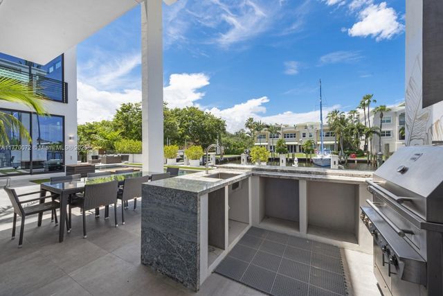 1400 Bayview Dr, Fort Lauderdale, FL 33304