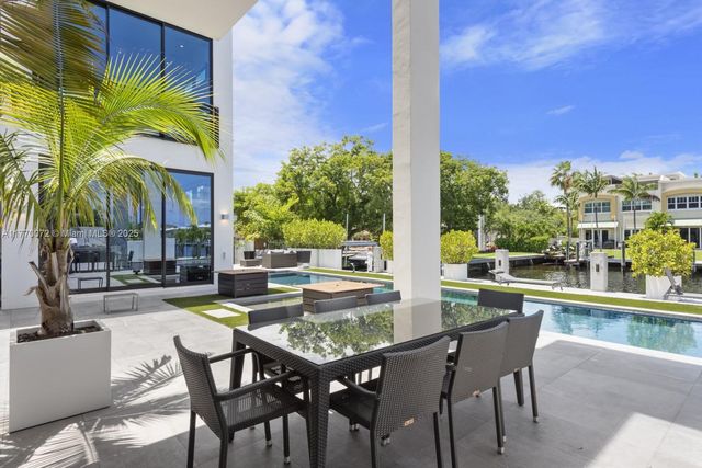 1400 Bayview Dr, Fort Lauderdale, FL 33304
