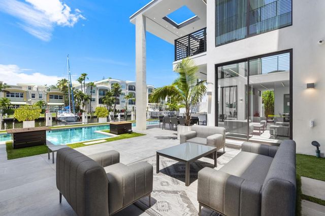 1400 Bayview Dr, Fort Lauderdale, FL 33304