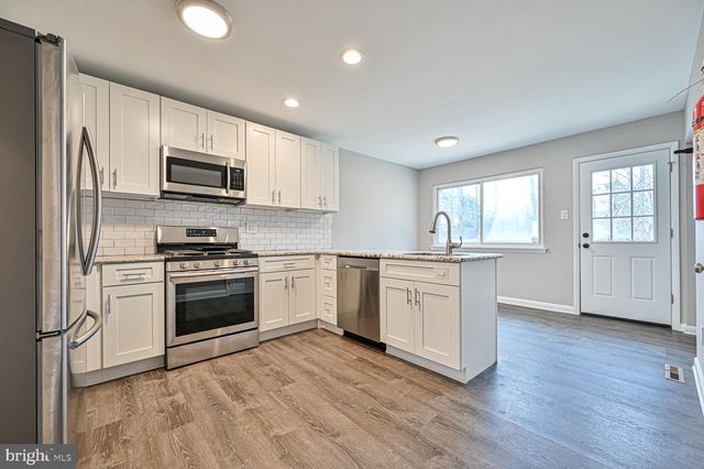 317 E COLLINGS DR, Williamstown, NJ 08094