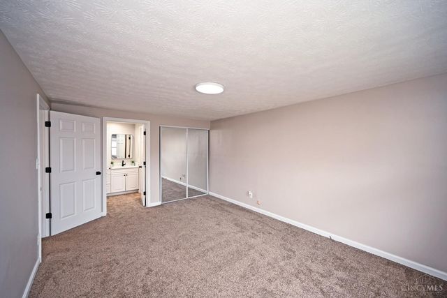 9553 Olde Woods Drive, West Chester, OH 45011