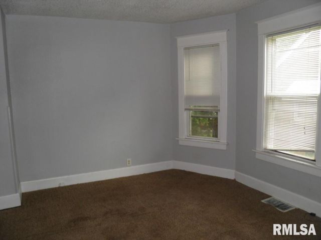 250 44TH Street, Moline, IL 61265