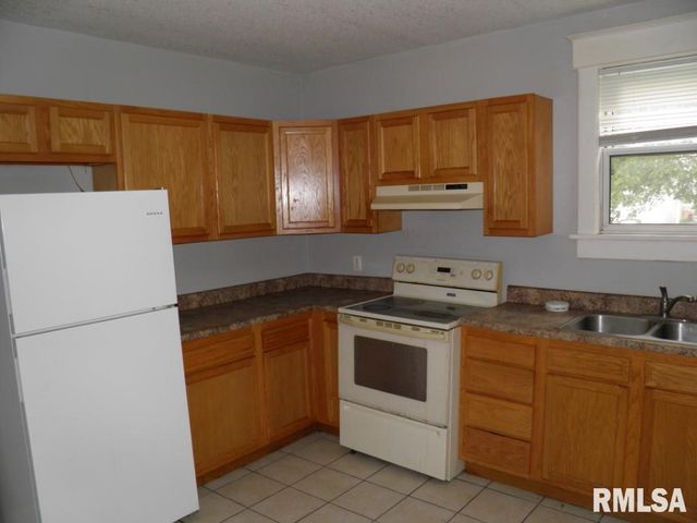 250 44TH Street, Moline, IL 61265