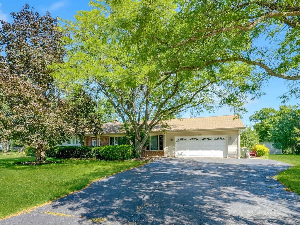 2226 Shannondale Road, Libertyville, IL 60048