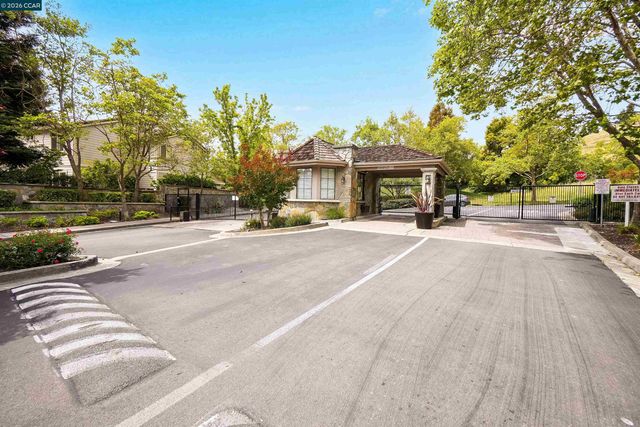 2020 Canyon Woods Dr C, San Ramon, CA 94582