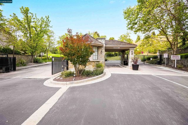 2020 Canyon Woods Dr C, San Ramon, CA 94582