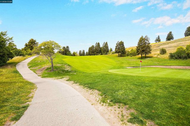 2020 Canyon Woods Dr C, San Ramon, CA 94582
