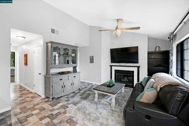 2020 Canyon Woods Dr C, San Ramon, CA 94582