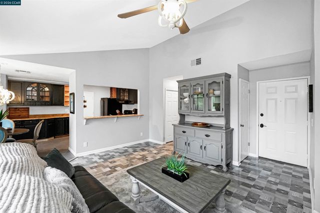 2020 Canyon Woods Dr C, San Ramon, CA 94582