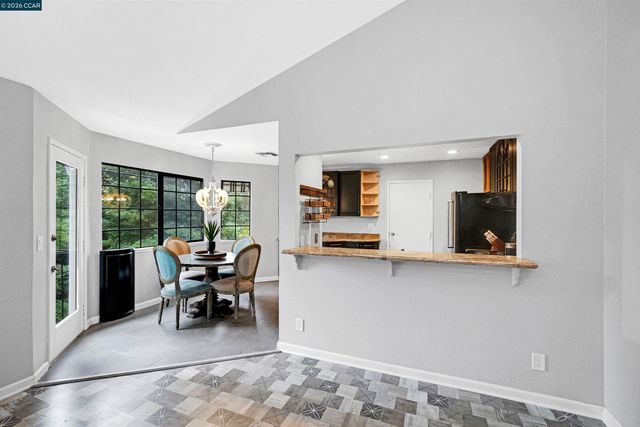 2020 Canyon Woods Dr C, San Ramon, CA 94582