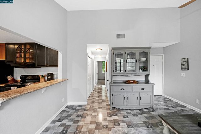 2020 Canyon Woods Dr C, San Ramon, CA 94582