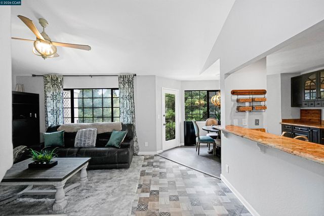 2020 Canyon Woods Dr C, San Ramon, CA 94582