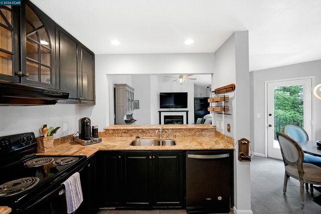 2020 Canyon Woods Dr C, San Ramon, CA 94582