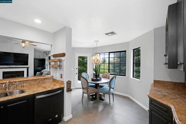 2020 Canyon Woods Dr C, San Ramon, CA 94582