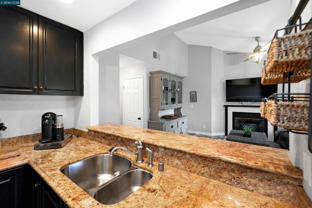 2020 Canyon Woods Dr C, San Ramon, CA 94582