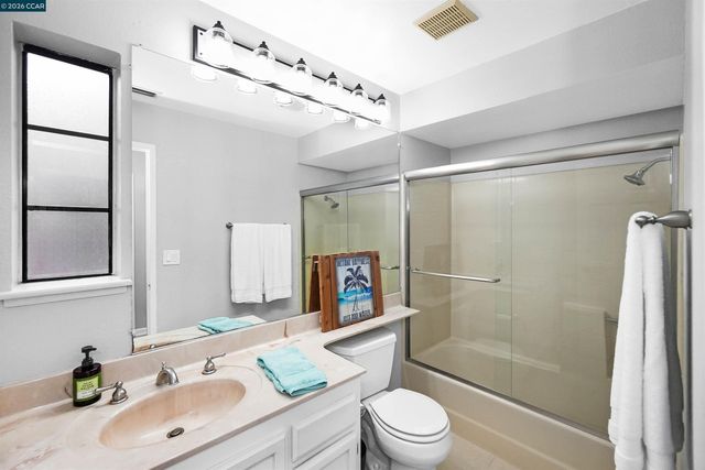 2020 Canyon Woods Dr C, San Ramon, CA 94582