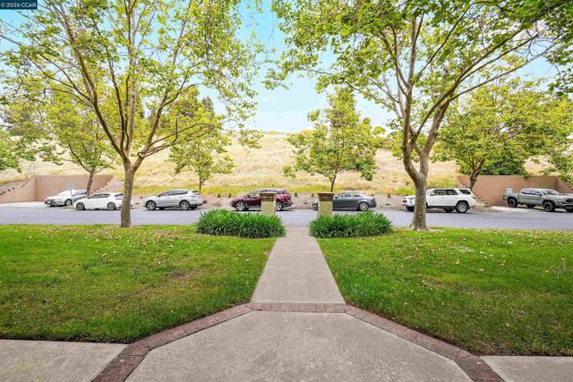 2020 Canyon Woods Dr C, San Ramon, CA 94582