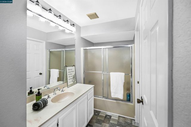 2020 Canyon Woods Dr C, San Ramon, CA 94582