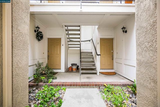 2020 Canyon Woods Dr C, San Ramon, CA 94582