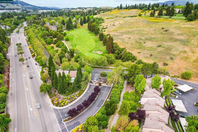 2020 Canyon Woods Dr C, San Ramon, CA 94582