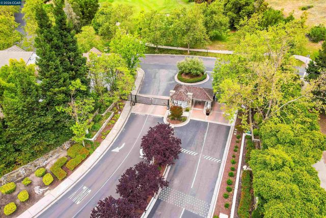 2020 Canyon Woods Dr C, San Ramon, CA 94582