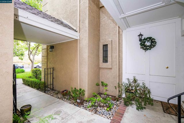 2020 Canyon Woods Dr C, San Ramon, CA 94582