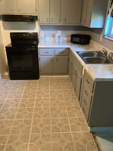 60 Dorothy Lane, New Vienna, OH 45159