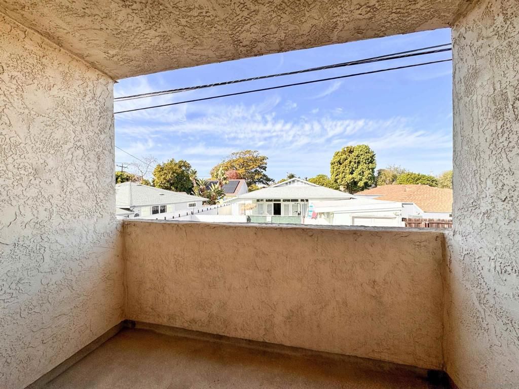 Image 15 of property listing at 1730 Pacific Beach Dr #2, San Diego, CA 92109