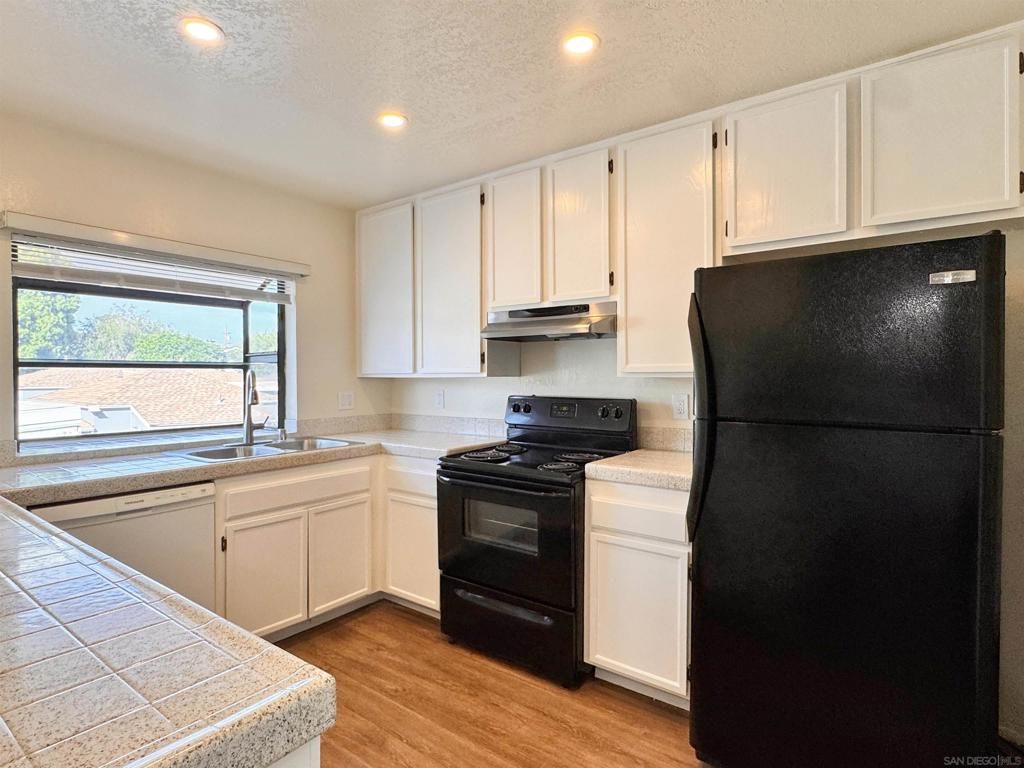 Image 6 of property listing at 1730 Pacific Beach Dr #2, San Diego, CA 92109