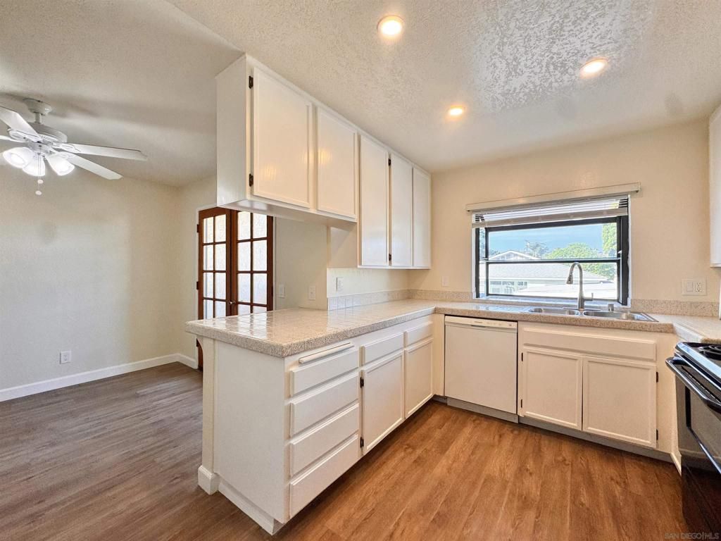 Image 7 of property listing at 1730 Pacific Beach Dr #2, San Diego, CA 92109