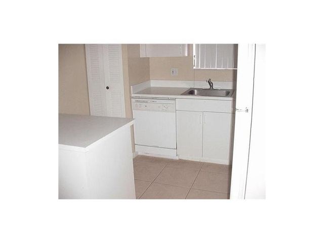 6900 SW 39th St 105, Davie, FL 33314