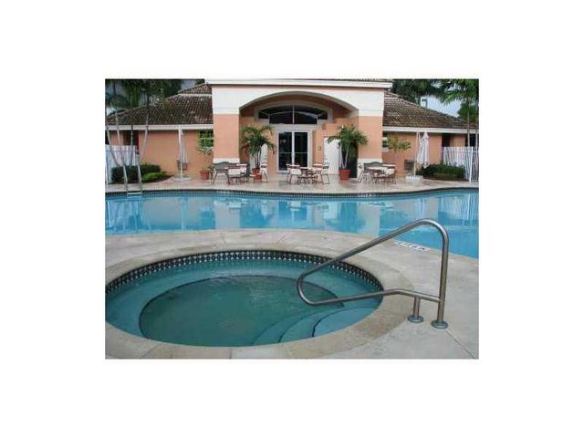 6900 SW 39th St 105, Davie, FL 33314