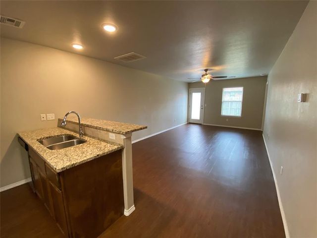 2100 Buena Vida Lane, Edmond, OK 73013