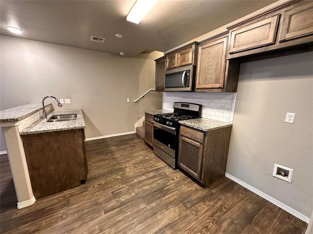 2100 Buena Vida Lane, Edmond, OK 73013