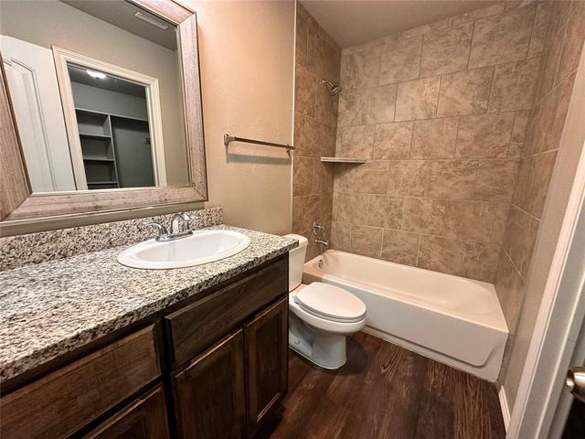 2100 Buena Vida Lane, Edmond, OK 73013