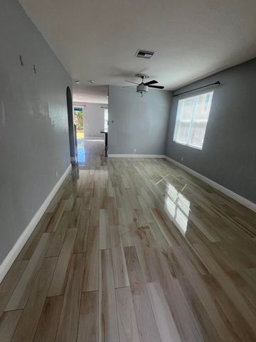 810 Palm Tree Lane, West Palm Beach, FL 33415