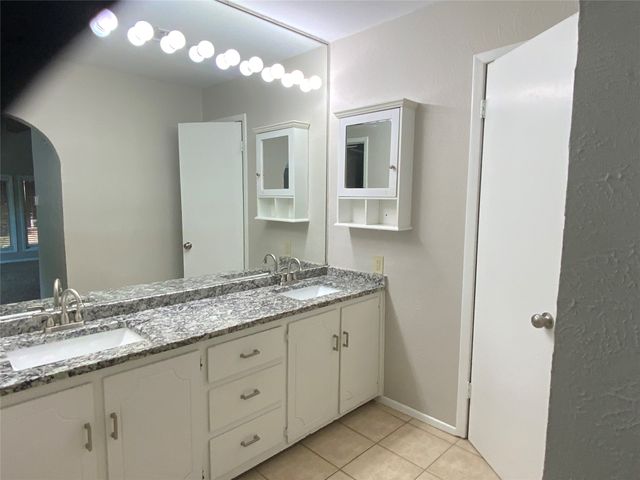 1604 Brookhaven Circle, Bedford, TX 76022
