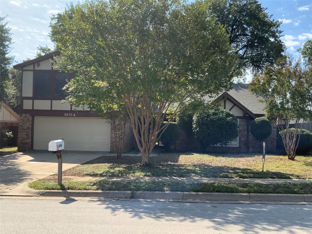 1604 Brookhaven Circle, Bedford, TX 76022