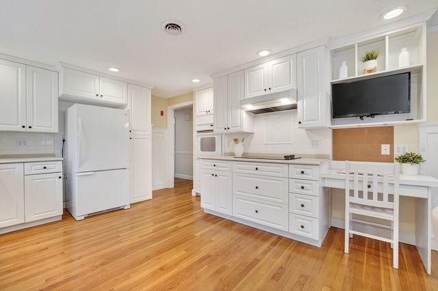 25 Magnolia Road, Melrose, MA 02176