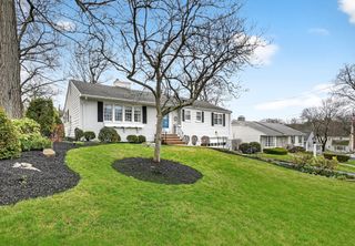 25 Magnolia Road, Melrose, MA 02176