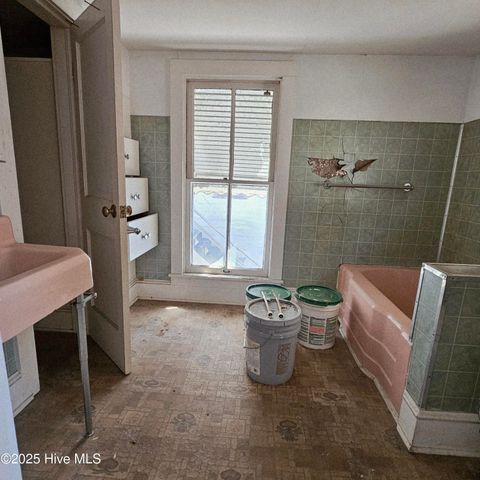 737 Riverside Avenue, Elizabeth City, NC 27909