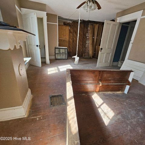 737 Riverside Avenue, Elizabeth City, NC 27909