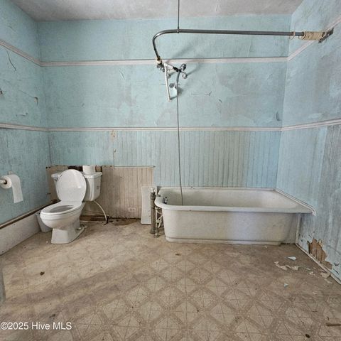 737 Riverside Avenue, Elizabeth City, NC 27909