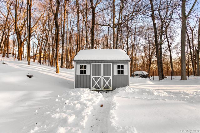 10 Skytop Drive, Katonah, NY 10536