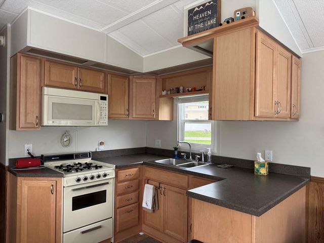 413 Skyline Drive, Edgerton, WI 53534