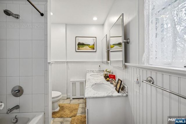 138 Chestnut Ridge Road, Saddle River, NJ 07458