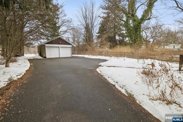 138 Chestnut Ridge Road, Saddle River, NJ 07458