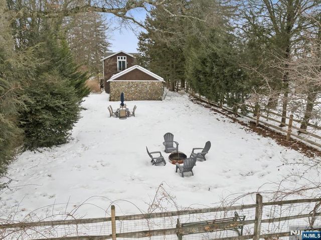 138 Chestnut Ridge Road, Saddle River, NJ 07458