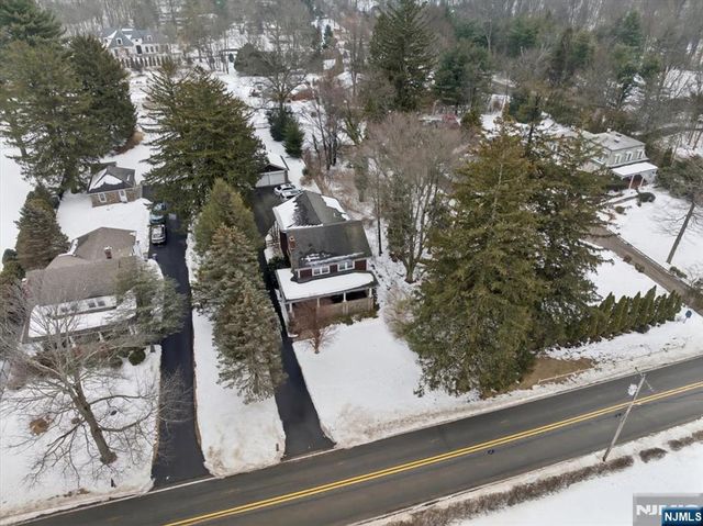 138 Chestnut Ridge Road, Saddle River, NJ 07458