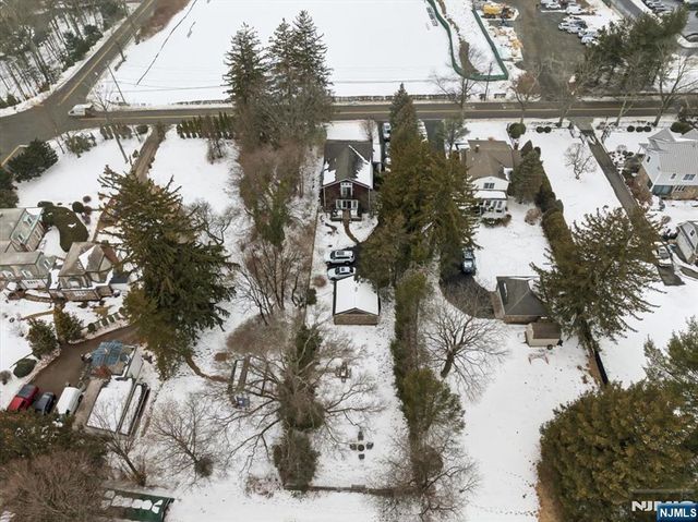 138 Chestnut Ridge Road, Saddle River, NJ 07458